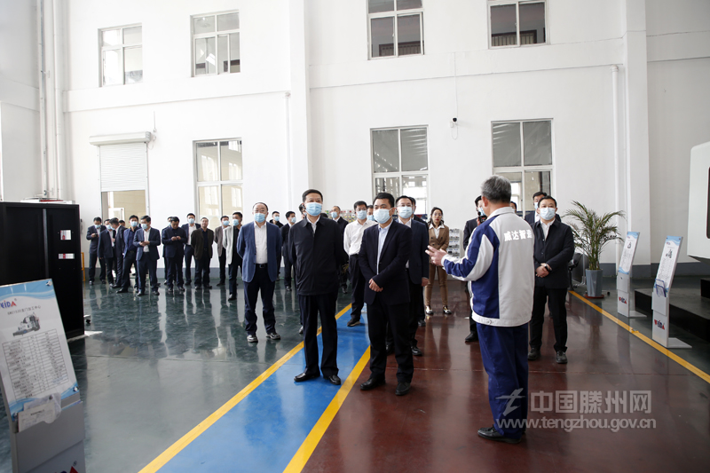 棗莊市薛城區(qū)黨政考察團(tuán)來(lái)威達(dá)重工考察